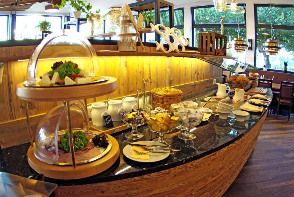 Altes Ruderhaus Hotel Worms Bagian luar foto